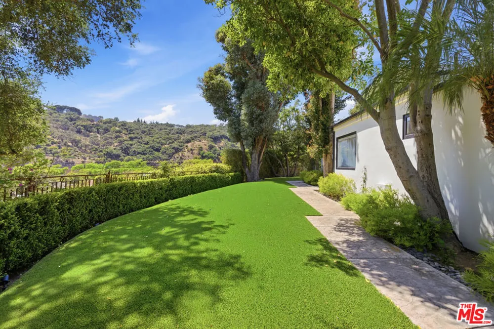 999 Casiano Road Los Angeles, CA 90049