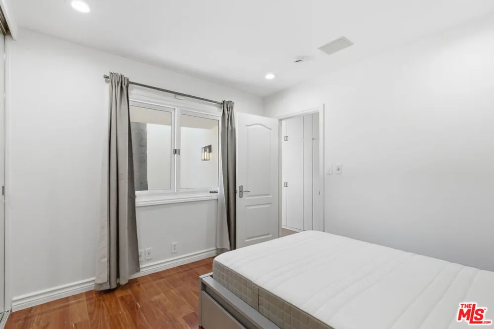 999 Casiano Road Los Angeles, CA 90049