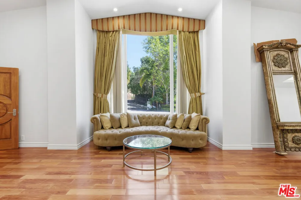999 Casiano Road Los Angeles, CA 90049