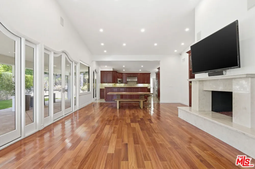999 Casiano Road Los Angeles, CA 90049