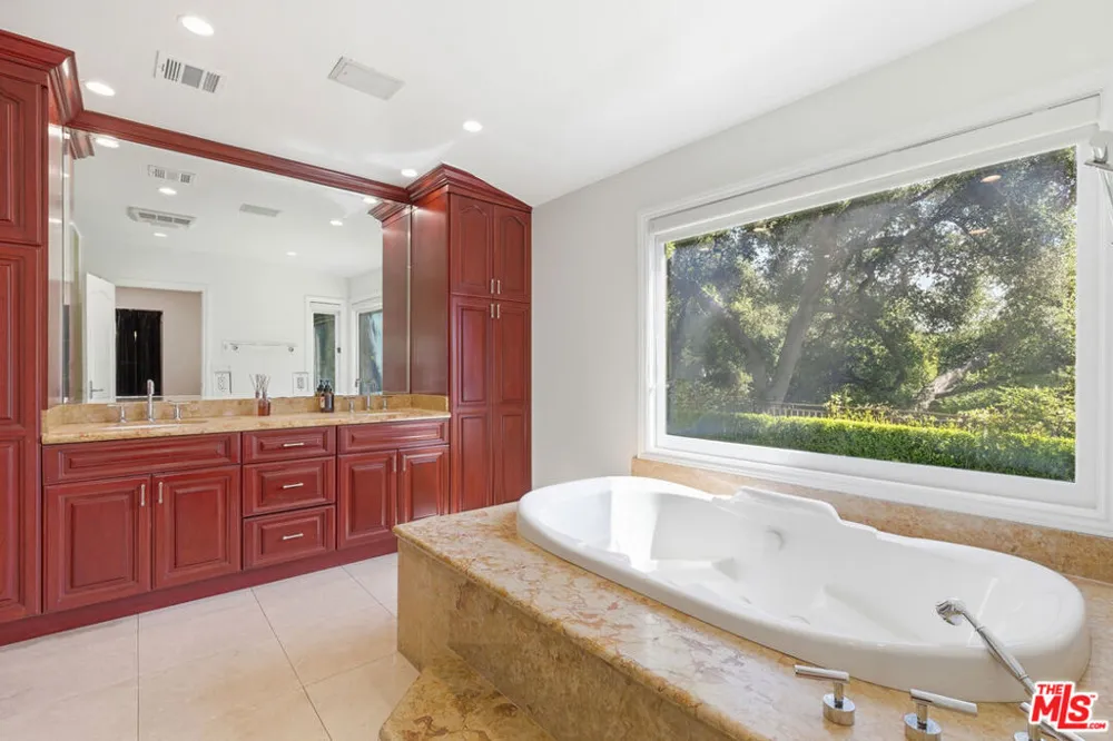 999 Casiano Road Los Angeles, CA 90049