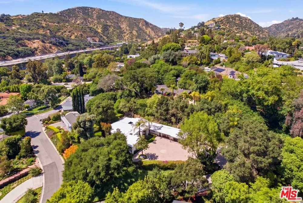 999 Casiano Road Los Angeles, CA 90049