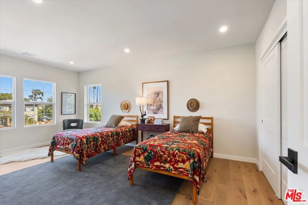 1651 S Wilton Place Los Angeles, CA 90019