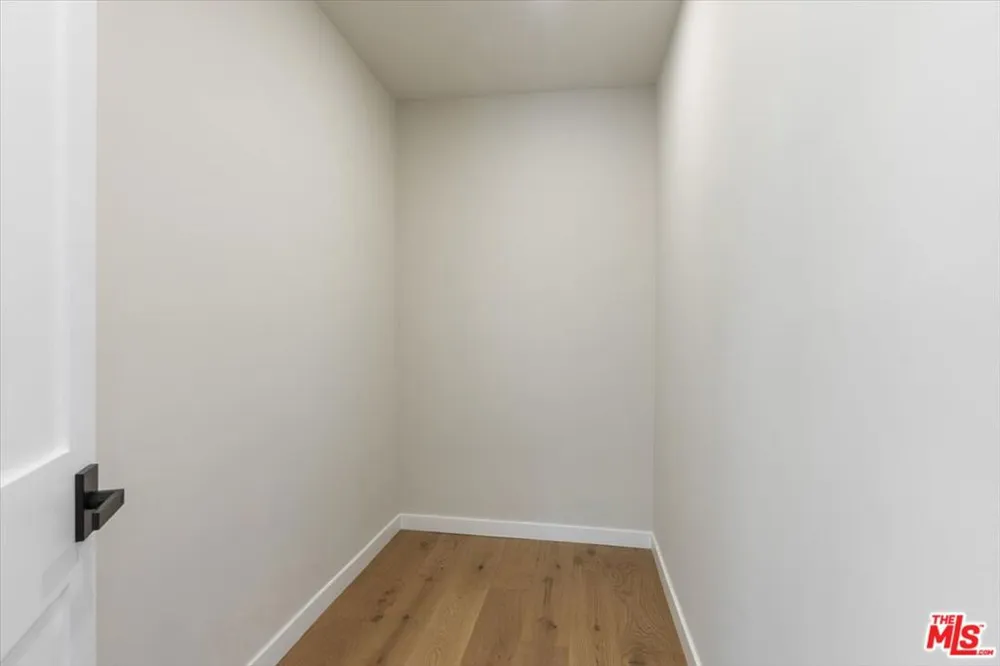 1651 S Wilton Place Los Angeles, CA 90019