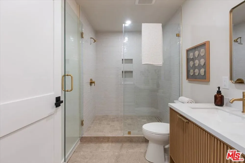 1651 S Wilton Place Los Angeles, CA 90019