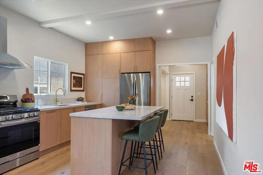 1651 S Wilton Place Los Angeles, CA 90019