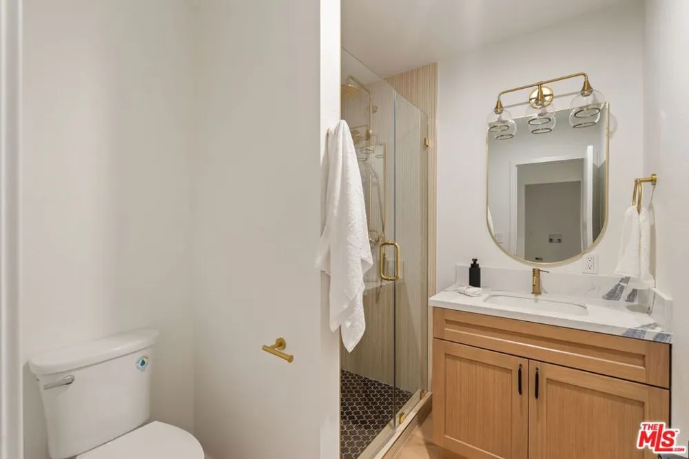 3875 Middlebury Street Los Angeles, CA 90004