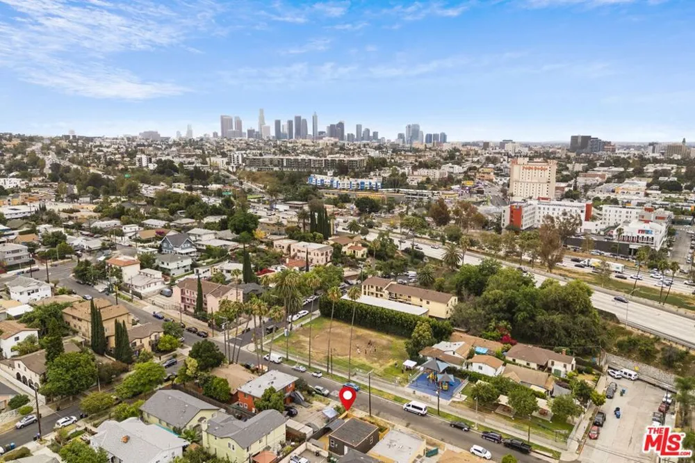 3875 Middlebury Street Los Angeles, CA 90004