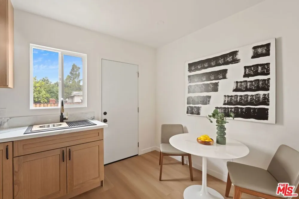 3875 Middlebury Street Los Angeles, CA 90004