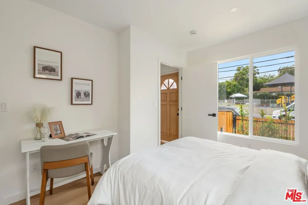 3875 Middlebury Street Los Angeles, CA 90004