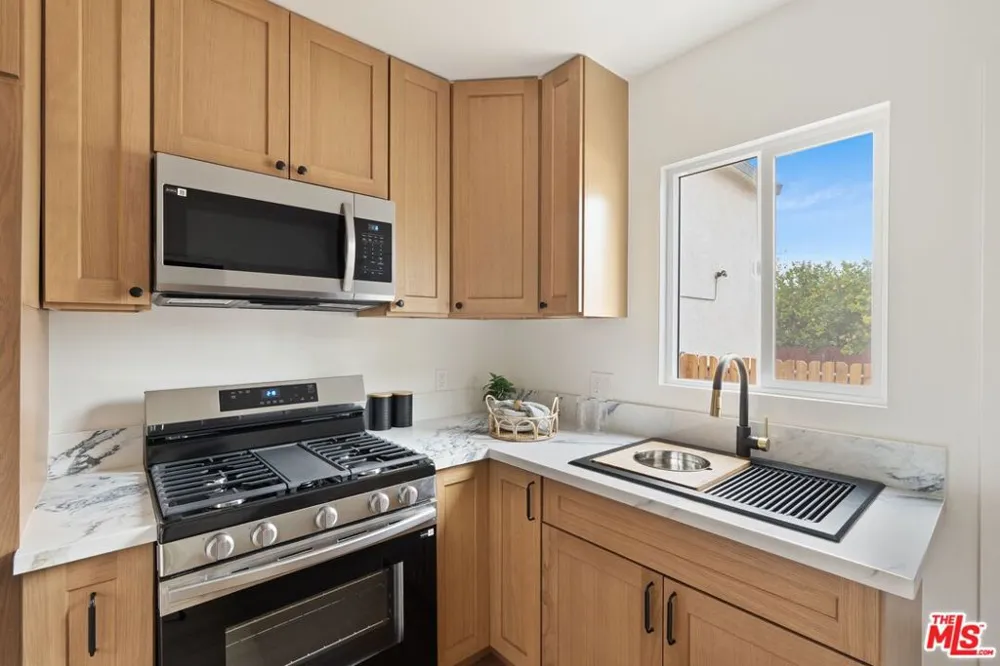 3875 Middlebury Street Los Angeles, CA 90004
