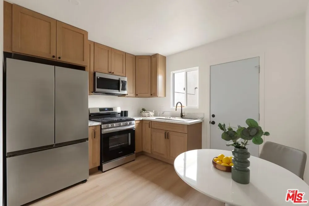 3875 Middlebury Street Los Angeles, CA 90004