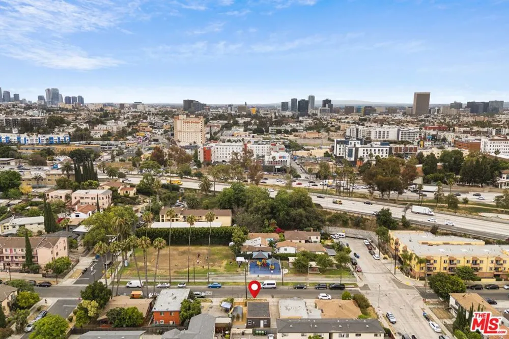 3875 Middlebury Street Los Angeles, CA 90004