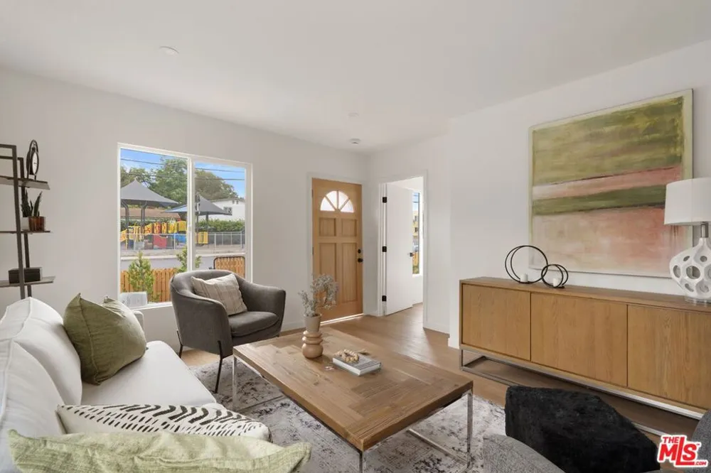 3875 Middlebury Street Los Angeles, CA 90004