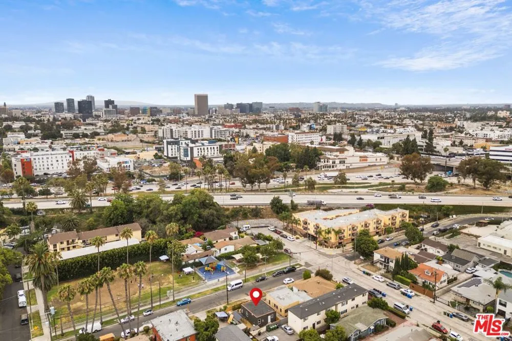 3875 Middlebury Street Los Angeles, CA 90004