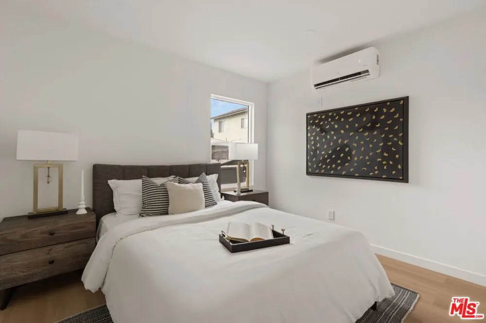 3875 Middlebury Street Los Angeles, CA 90004