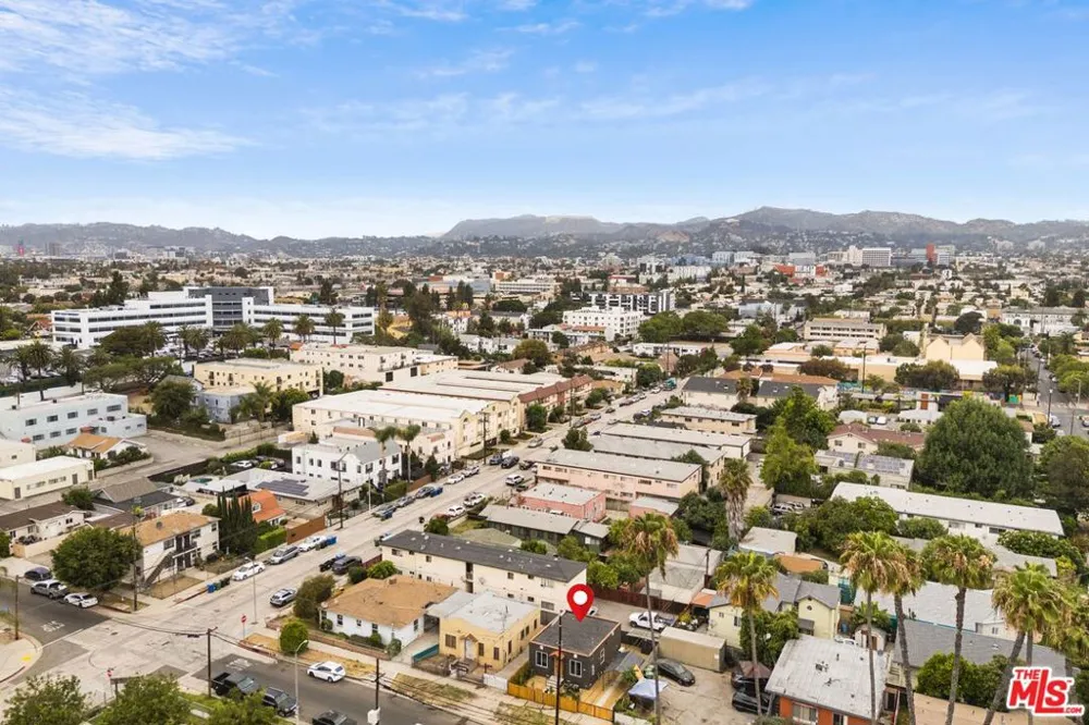 3875 Middlebury Street Los Angeles, CA 90004