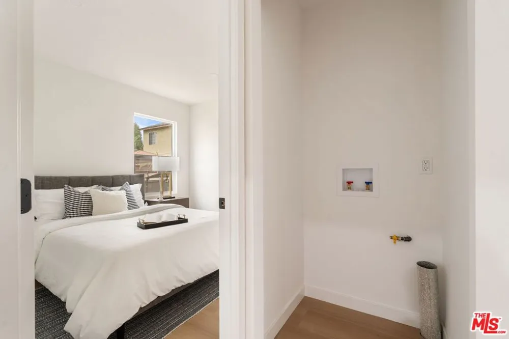 3875 Middlebury Street Los Angeles, CA 90004