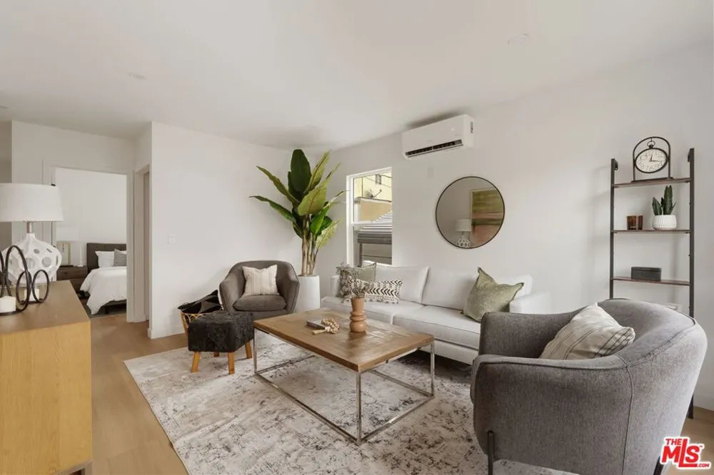3875 Middlebury Street Los Angeles, CA 90004