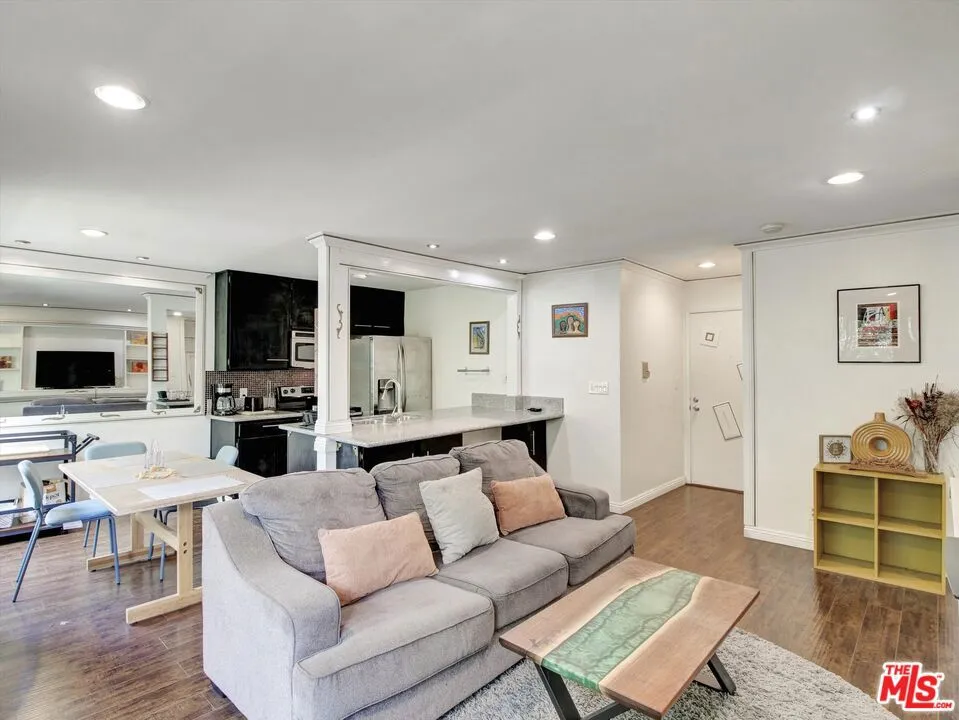 525 S Ardmore Avenue #335 Los Angeles, CA 90020