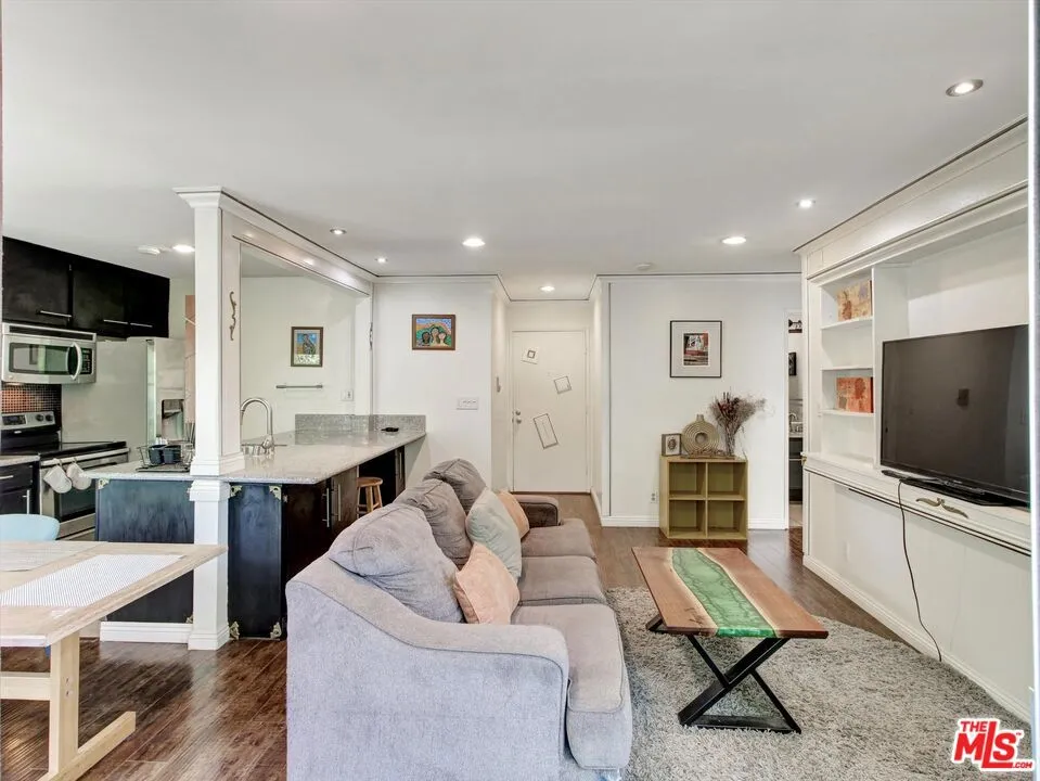 525 S Ardmore Avenue #335 Los Angeles, CA 90020