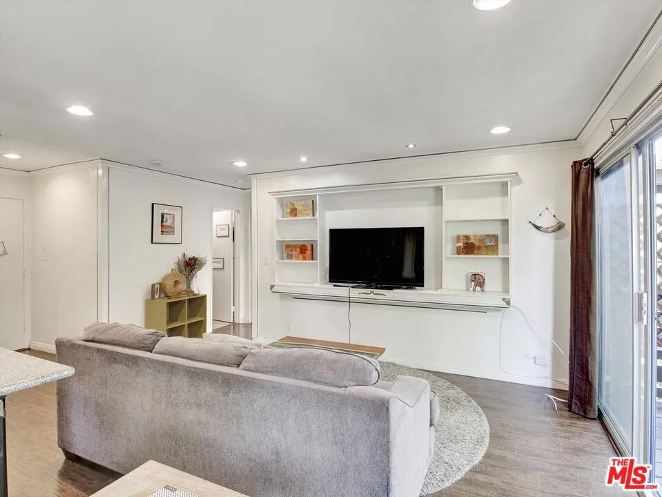 525 S Ardmore Avenue #335 Los Angeles, CA 90020