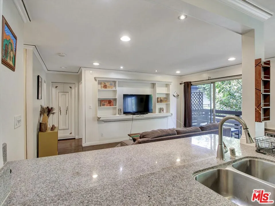 525 S Ardmore Avenue #335 Los Angeles, CA 90020
