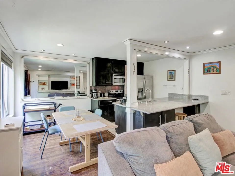 525 S Ardmore Avenue #335 Los Angeles, CA 90020