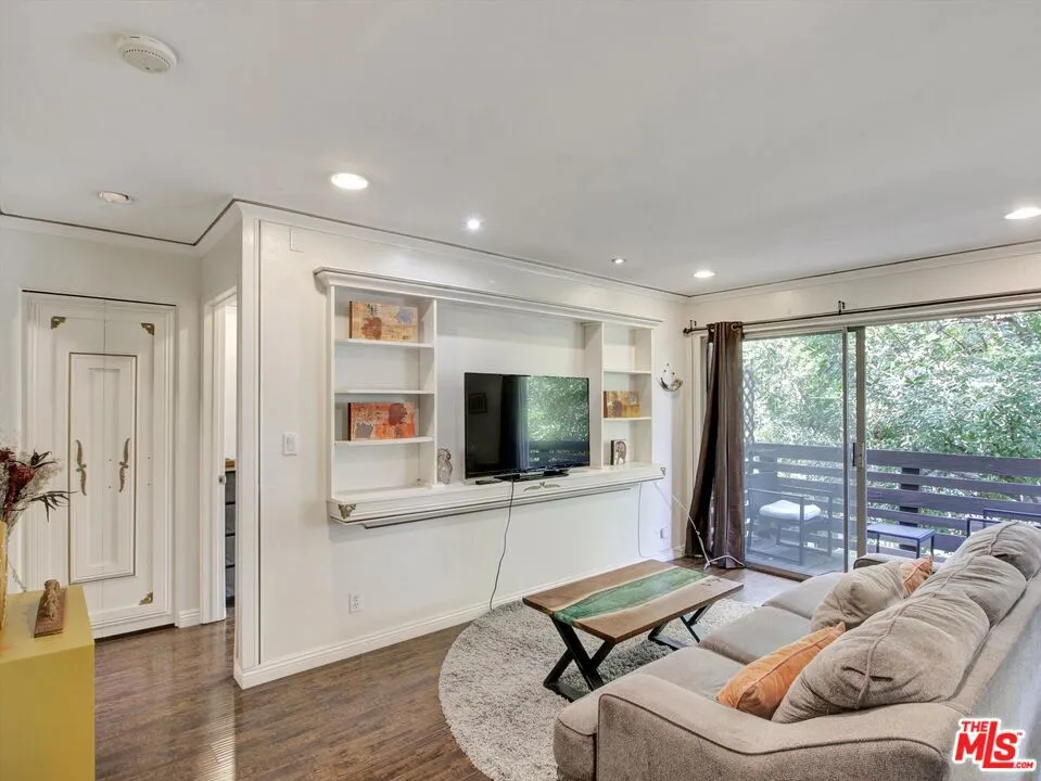 525 S Ardmore Avenue #335 Los Angeles, CA 90020