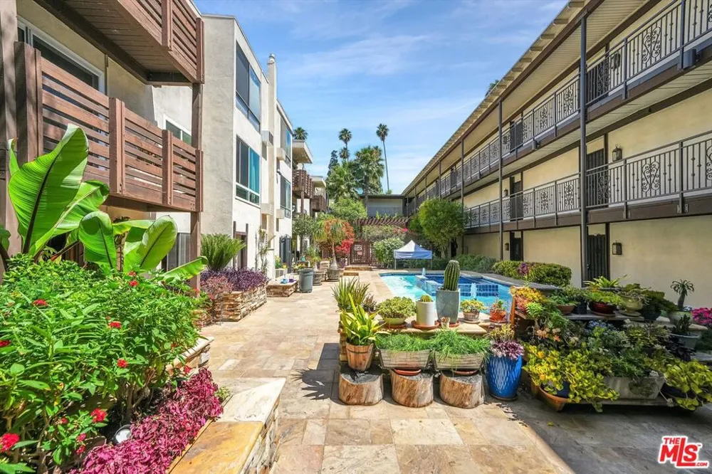 525 S Ardmore Avenue #335 Los Angeles, CA 90020