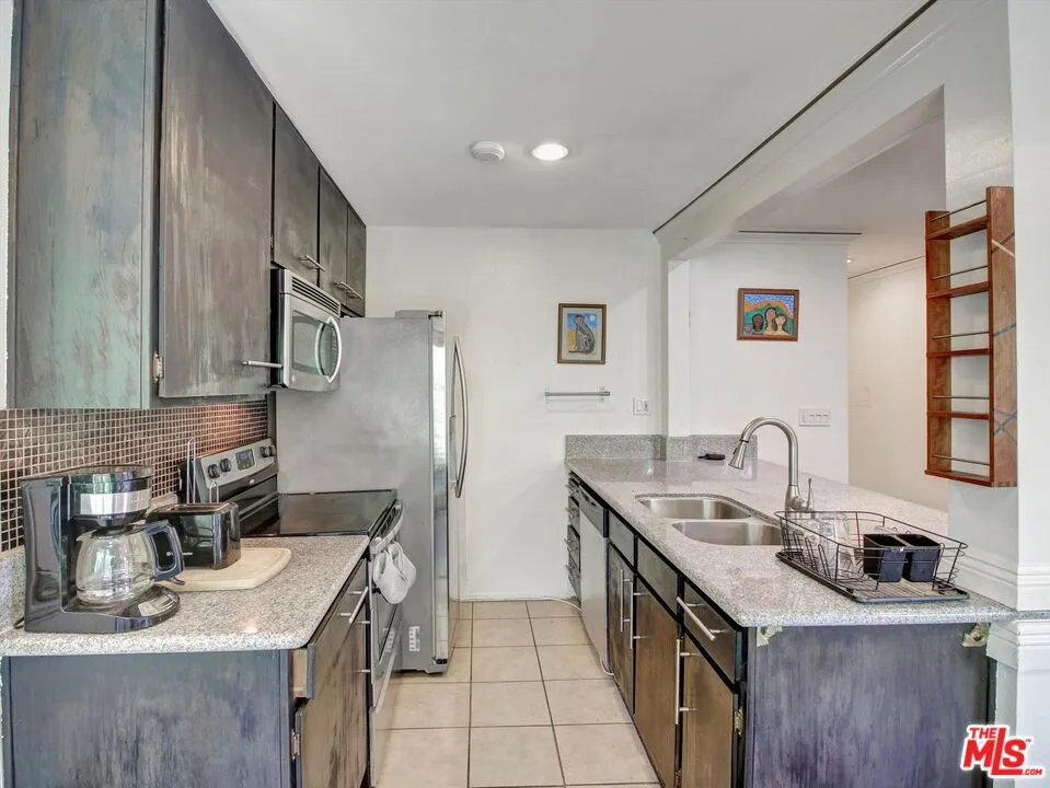 525 S Ardmore Avenue #335 Los Angeles, CA 90020