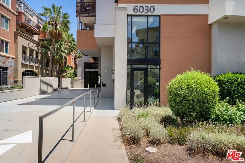 6030 Seabluff Drive #412 Playa Vista, CA 90094