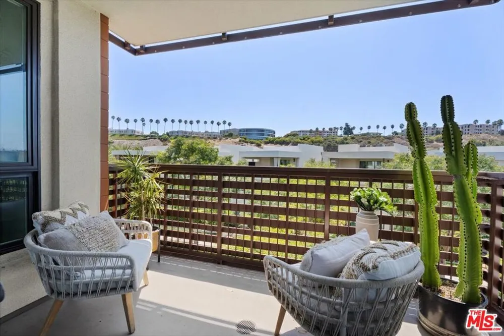6030 Seabluff Drive #412 Playa Vista, CA 90094