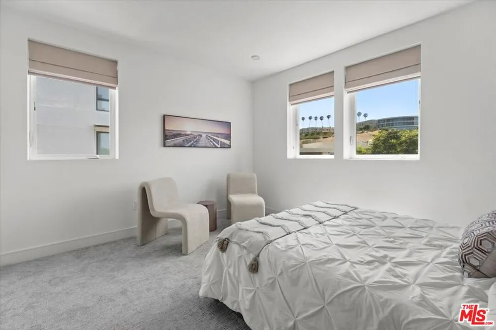 6030 Seabluff Drive #412 Playa Vista, CA 90094