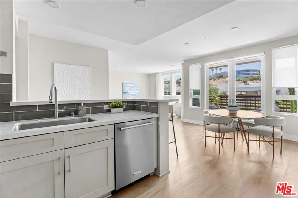 6030 Seabluff Drive #412 Playa Vista, CA 90094