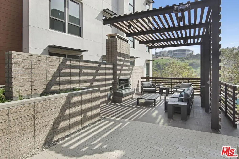 6030 Seabluff Drive #412 Playa Vista, CA 90094
