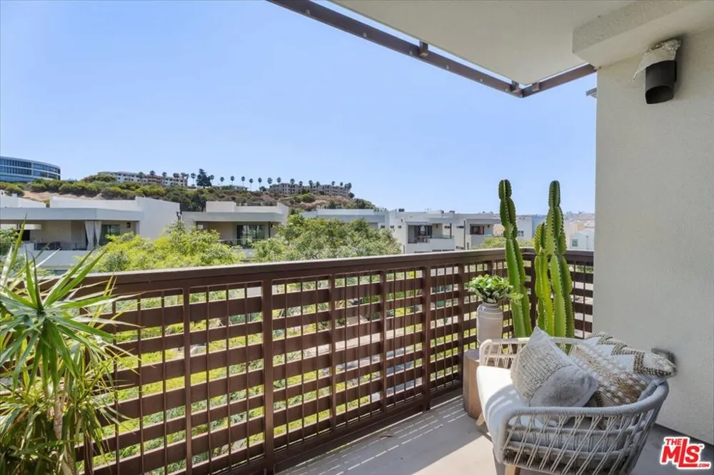 6030 Seabluff Drive #412 Playa Vista, CA 90094