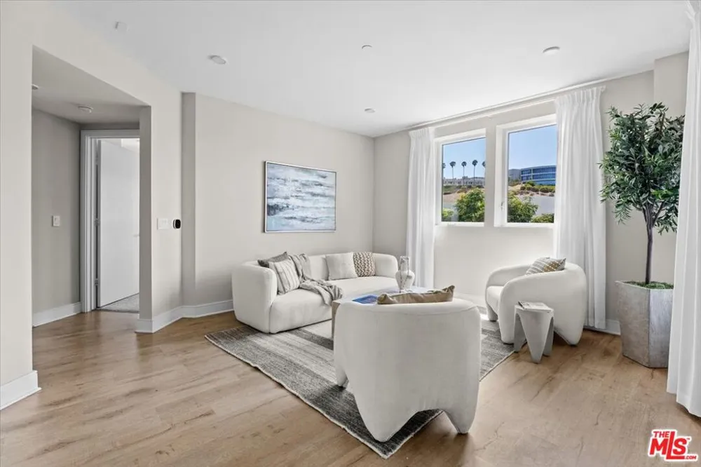 6030 Seabluff Drive #412 Playa Vista, CA 90094