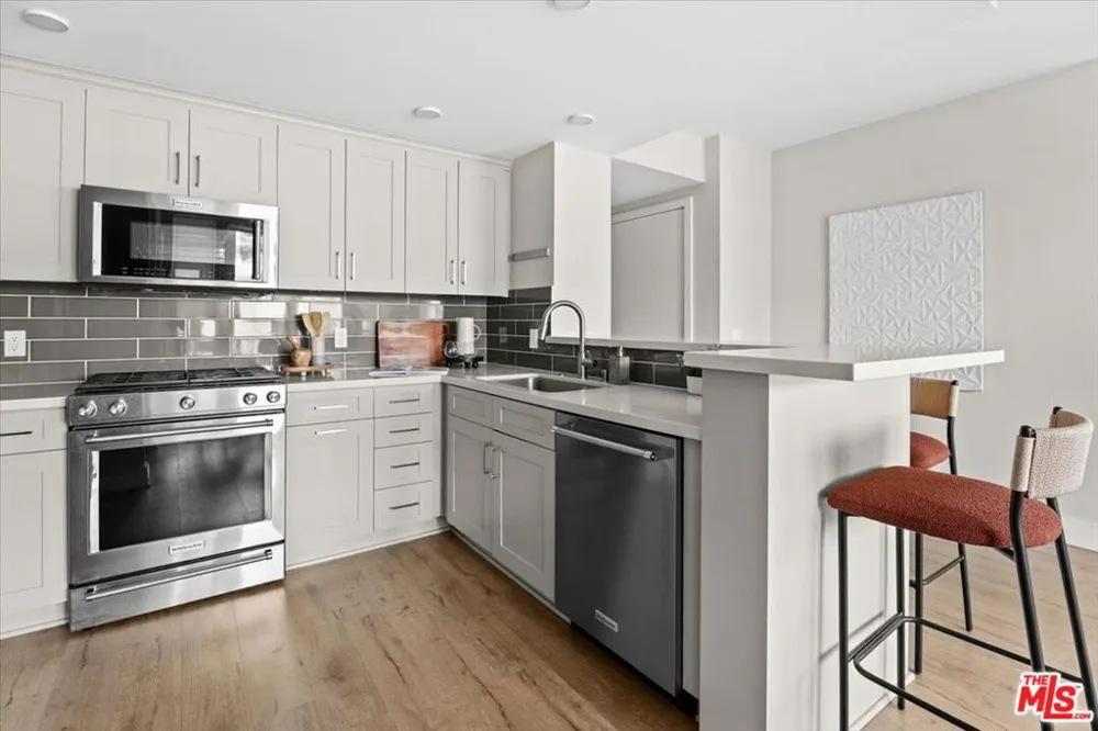 6030 Seabluff Drive #412 Playa Vista, CA 90094