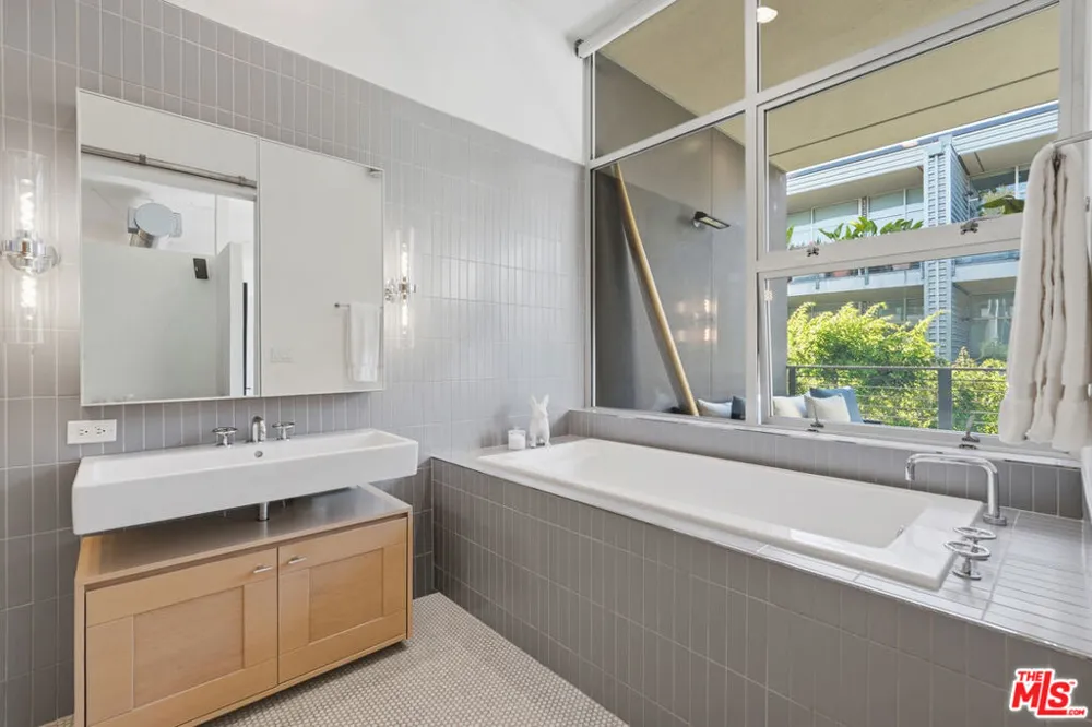 4080 Glencoe Avenue #317 Marina del Rey, CA 90292