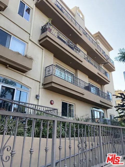 1255 Federal Avenue #207