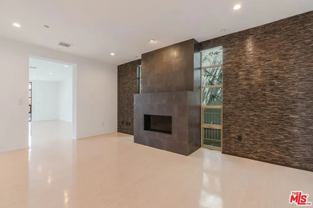 870 Haverford Avenue #101 Pacific Palisades, CA 90272
