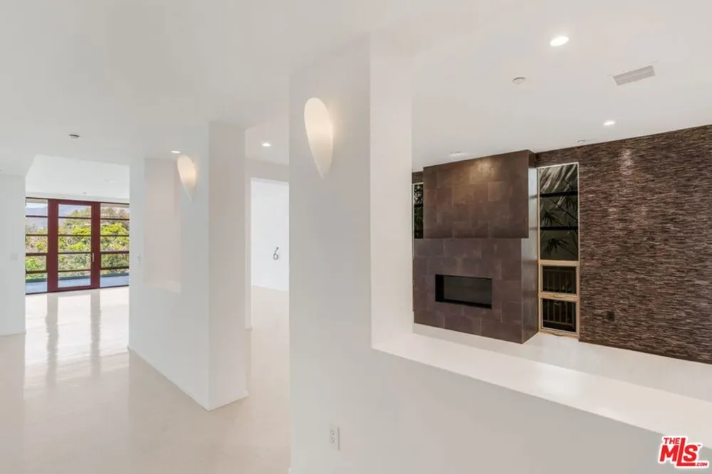 870 Haverford Avenue #101 Pacific Palisades, CA 90272