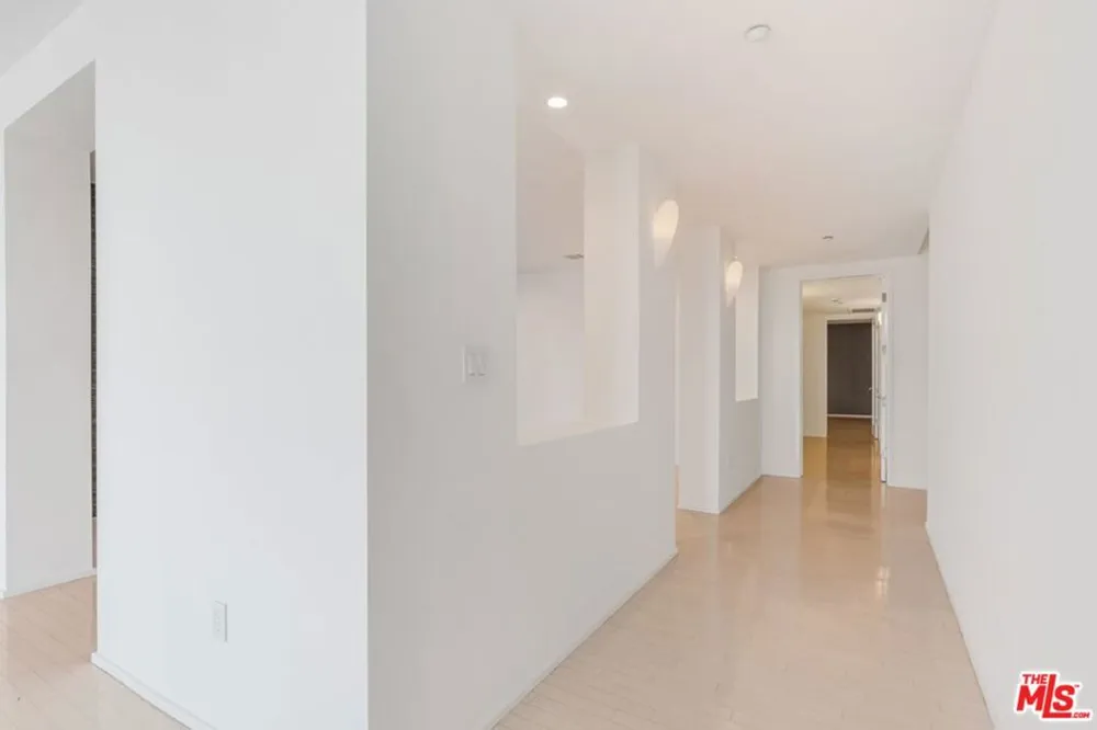 870 Haverford Avenue #101 Pacific Palisades, CA 90272