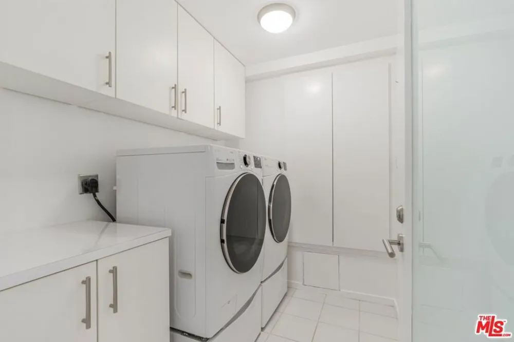 870 Haverford Avenue #101 Pacific Palisades, CA 90272