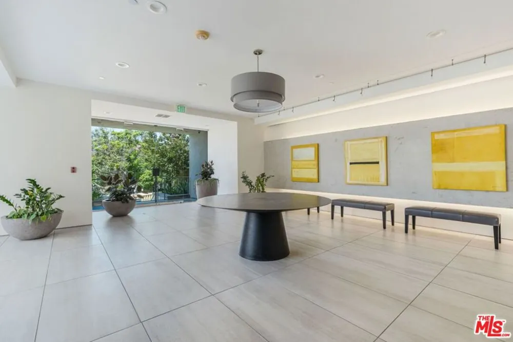 870 Haverford Avenue #101 Pacific Palisades, CA 90272