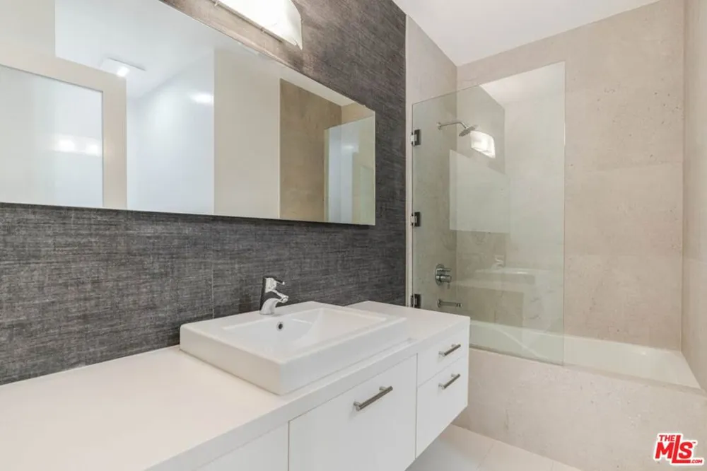 870 Haverford Avenue #101 Pacific Palisades, CA 90272