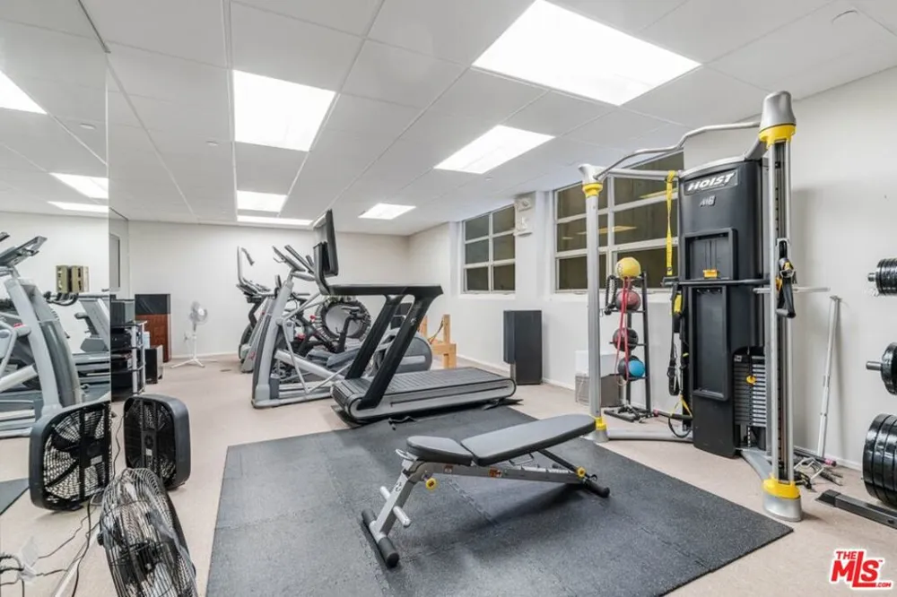 870 Haverford Avenue #101 Pacific Palisades, CA 90272