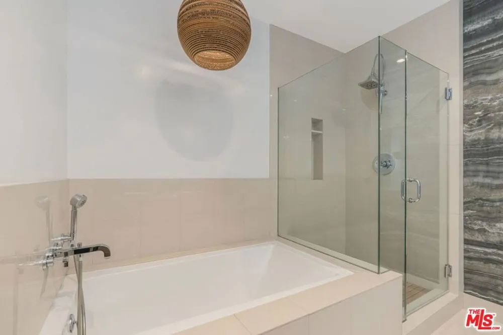 870 Haverford Avenue #101 Pacific Palisades, CA 90272