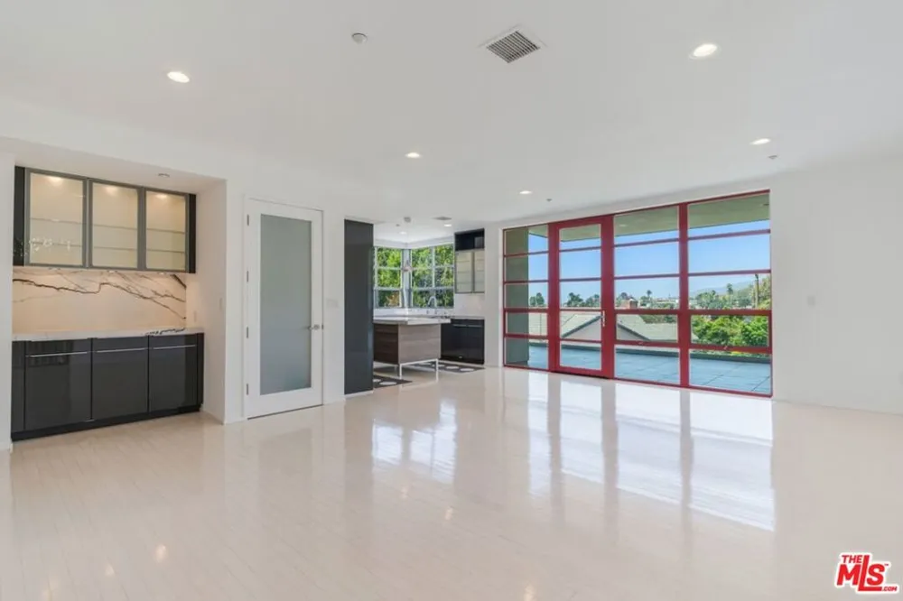 870 Haverford Avenue #101 Pacific Palisades, CA 90272